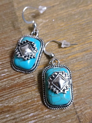 Vintage women's lightweight stainless steel earrings new