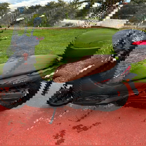 Sym HD 300 2020 σαν καινούργιο, σκούτερ με θύρα USB και αξεσουάρ