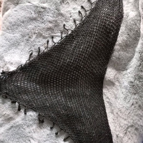 Knitted scarf like new, black