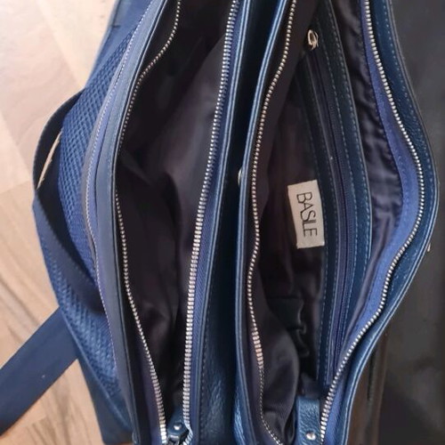 Basile leather shoulder bag like new, blue