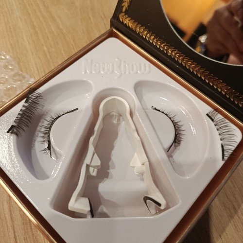 Magnetic Eyelashes and Eyelash Curler like new, reusable fiber