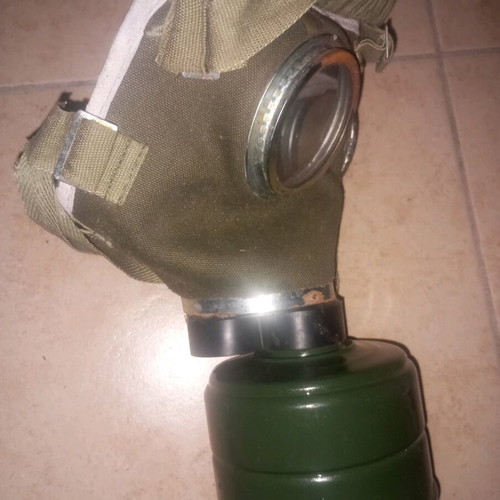 Army gas mask like new with brand new filter