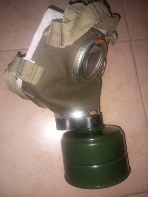 Army gas mask like new with brand new filter