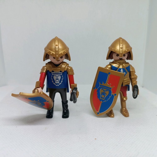 Playmobil knights and horses used, pack of 12 pieces