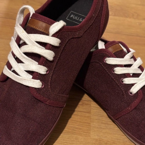 Low sneakers like new, burgundy with white laces, size 45