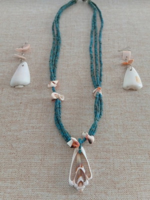 Shell necklace and earrings set like new, beige and blue