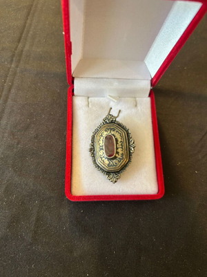 Silver 925 vintage brooch with red stone like new