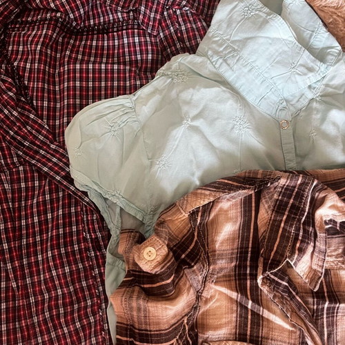 Set of three shirts like new, black and multicolored