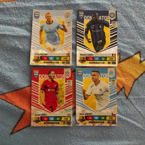 Fifa365 Dominator, Titan, Magician collection like new, 40 cards