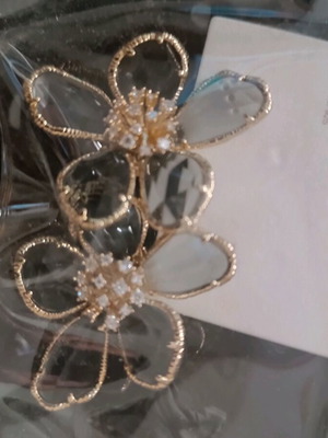 Earrings new, beautiful and unique