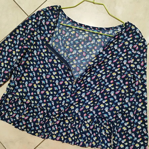 Floral shirt like new, size S, blue multicolor