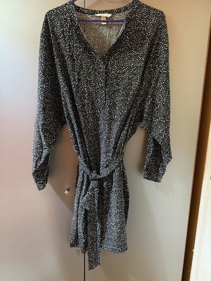 H&M black and white dress like new, size L
