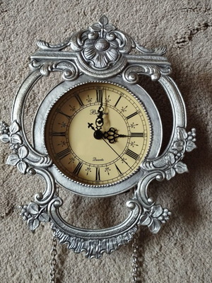Retro Pendulum Wall Clock new, metal tin coating, battery operated