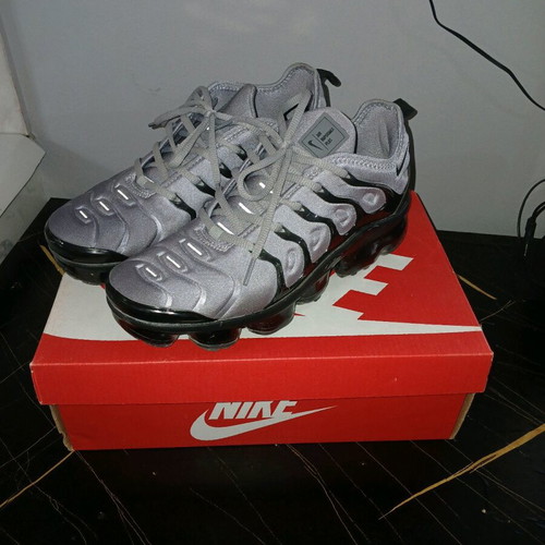 Nike VM Vapormax Plus sneakers like new, grey and black
