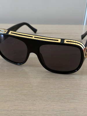 Louis Vuitton Millionaire sunglasses, black