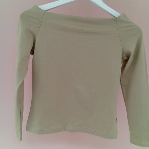Women's blouse unused, size small, beige