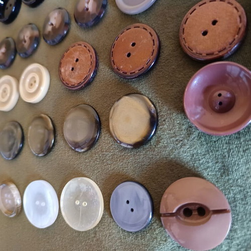 Vintage Retro Buttons set of 77 with 20 fabric buttons gift like new