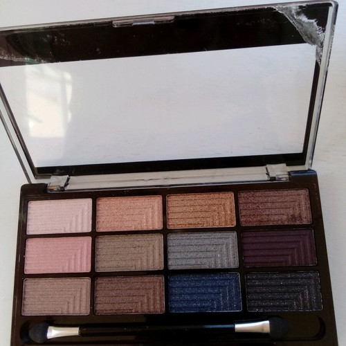 Freedom eyeshadow palette with 12 shades new
