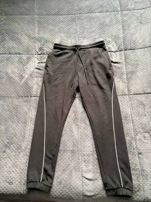 Bershka pants like new, black and white, size L
