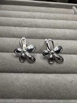 Vintage 925 Sterling Silver Flower Earrings like new
