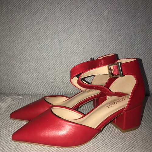 Alta Moda red pumps new with low square heel