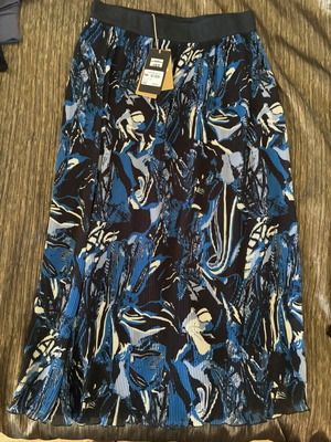 Boss skirt new, size M, original, blue