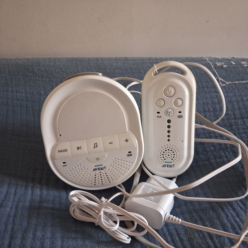 Baby Monitor Philips Avent like new with music, microphone, and night light