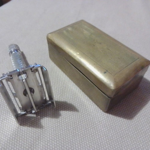 Gillette Aristocrat No 15 1948 razor used with bronze case