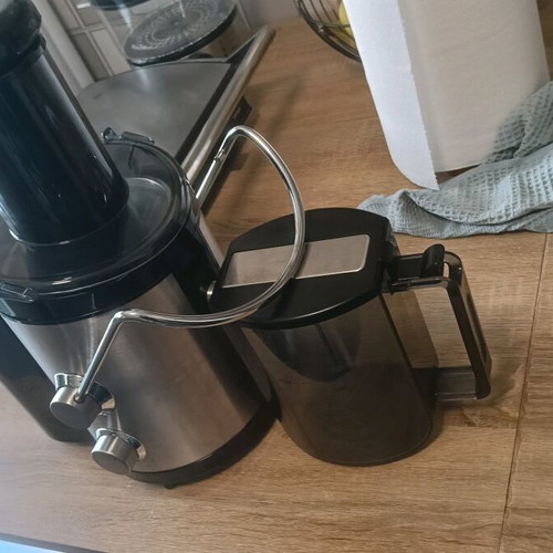Dosette juicer like new with stainless finish and two speeds