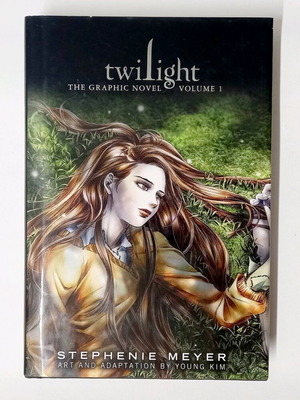 Twilight Graphic Novel Volume 1 like new, hardcover edition