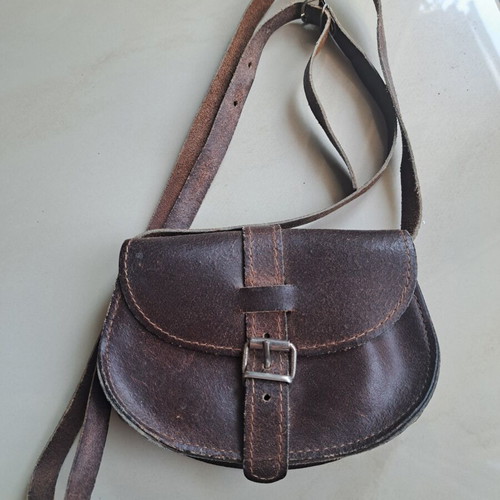 Handmade crossbody bag in natural brown leather like new