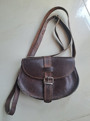 Handmade crossbody bag in natural brown leather like new