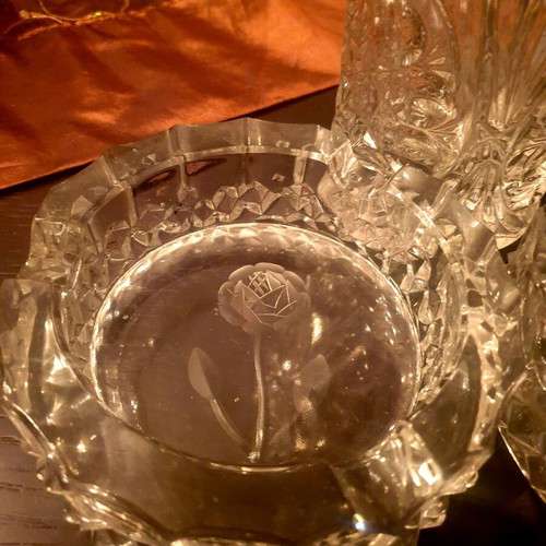 Vintage crystal vase set and 2 ashtrays with etched rose like new
