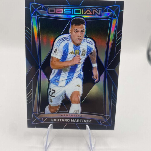 Panini Obsidian Soccer Lautaro Martinez Electric Etche Blue card like new