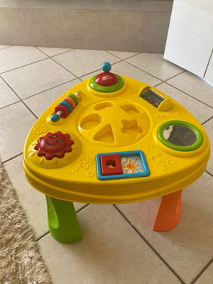 Interactive table like new with removable legs