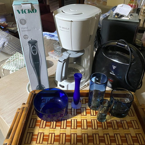 Electric appliances set like new with Bosch coffee maker and German stove