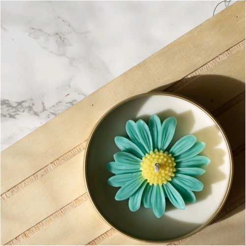 Handmade candle bomboniere in metal container