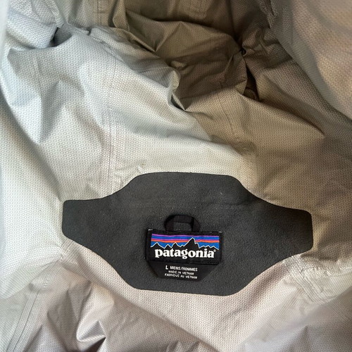 Patagonia Torrentshell men's rain jacket size L like new, blue
