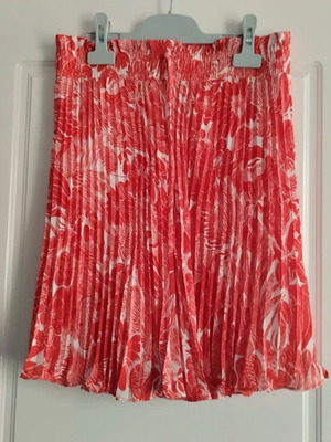 H&M Mini Red Pleated Skirt M Like New