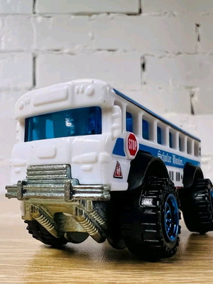 Matchbox School Bus MB902 2015 White Blue new
