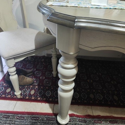 Oval dining table with 6 chairs country style like new