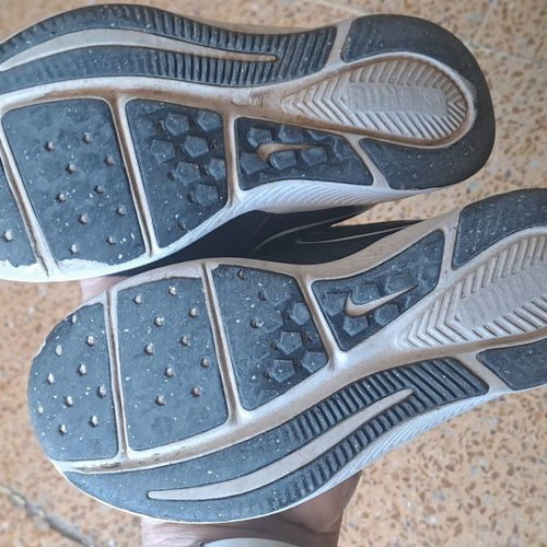 Nike kids athletic shoes used, size 28.5, black