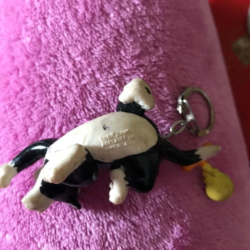 Vintage Looney Tunes keychain 1990 like new, black and yellow