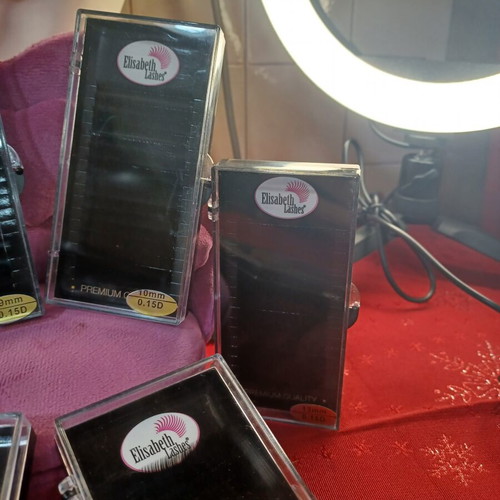 Elisabeth Lashes premium quality eyelash clusters set like new
