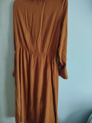 Φόρεμα Zara midi με κουμπιά στον έναν ώμο σαν καινούργιο, καφέ-πορτοκαλί