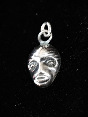 Ασημένιο κρεμαστό minimal ''primitive face'' sterling silver 925 καινούργιο