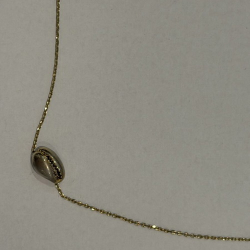 Gold-plated necklace with shell pendant