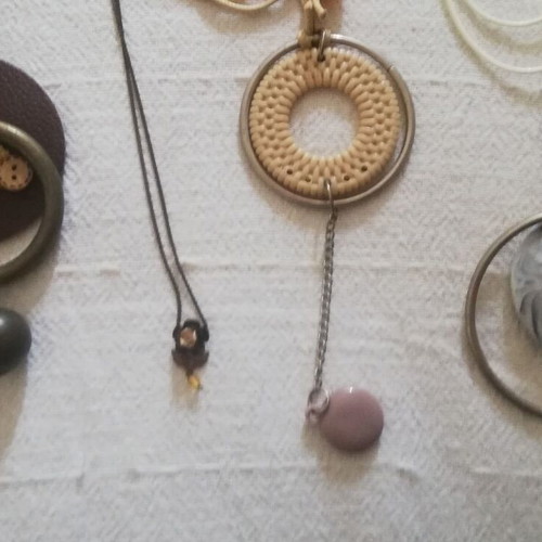 Set of necklaces and earrings used, 7 designs