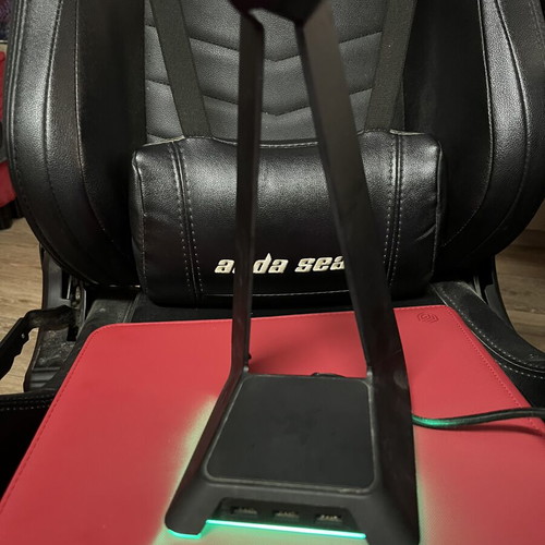 Razer Base Station Chroma headset stand like new