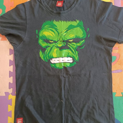 Marvel T-shirt large black like new